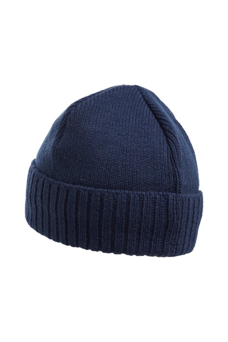 вязаная шапка от бренда снежная королева вид слева