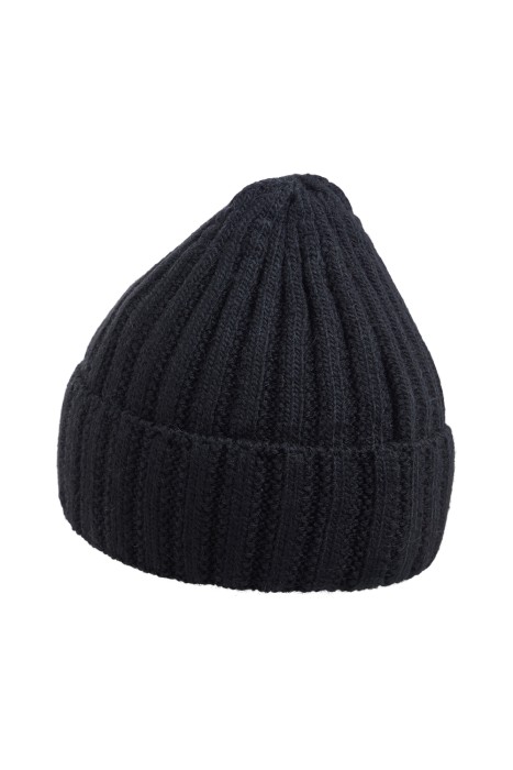 вязаная шапка от бренда снежная королева вид слева