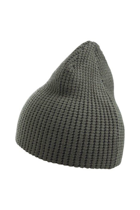 вязаная шапка от бренда снежная королева вид слева