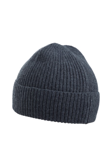 вязаная шапка от бренда снежная королева вид слева