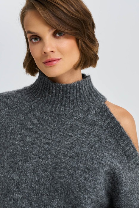 вязаный джемпер с открытым плечом из россии вид сбоку