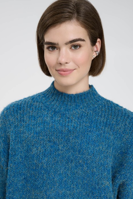 вязаный джемпер из россии вид сбоку