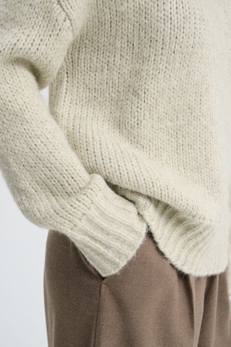 вязаный джемпер из россии вид сбоку