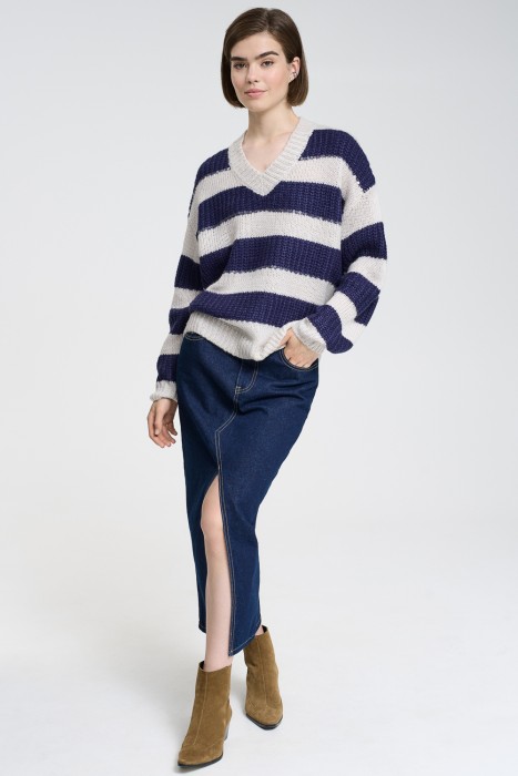 вязаный джемпер от бренда снежная королева вид слева