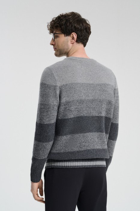 вязаный джемпер из россии вид сбоку