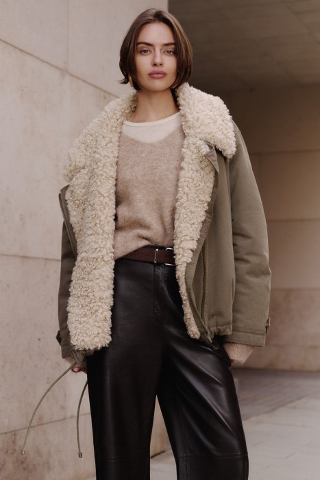 вязаный джемпер от бренда снежная королева вид слева