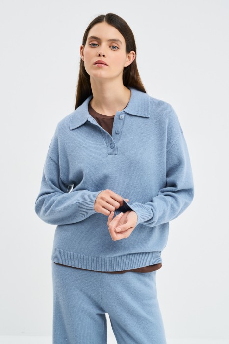 вязаный джемпер от бренда снежная королева вид слева