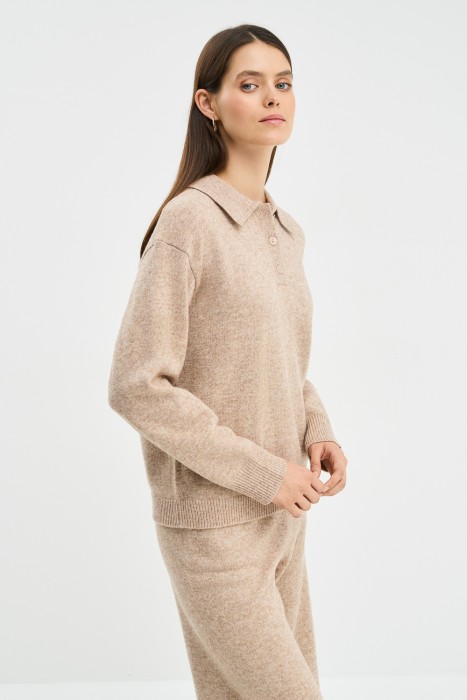 вязаный джемпер от бренда снежная королева вид слева