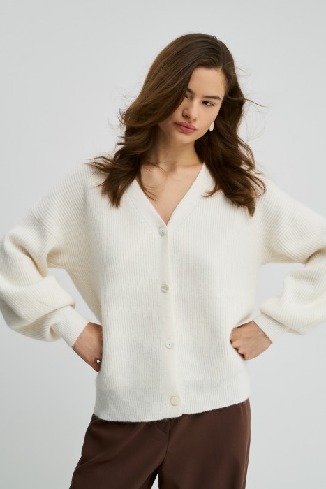 вязаный кардиган от бренда снежная королева вид слева