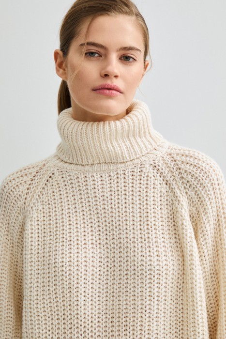 вязаный свитер из россии вид сбоку