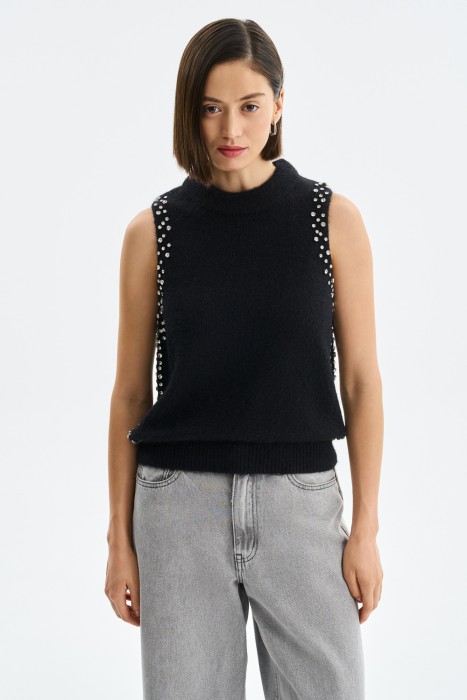 вязаный топ с декором от бренда снежная королева вид слева