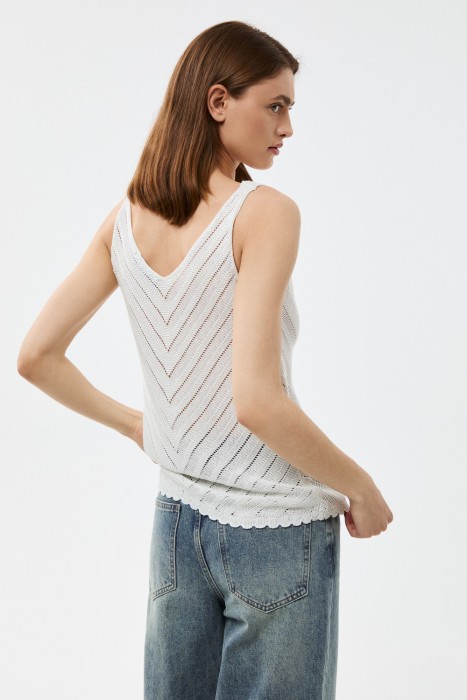 вязаный топ по цене 1870 руб вид справа