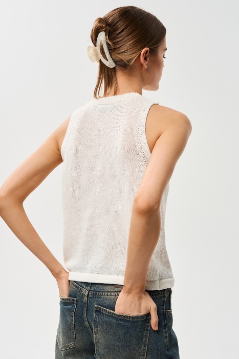 вязаный топ по цене 1900 руб вид справа