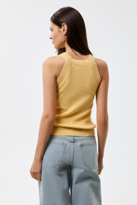 вязаный топ по цене 1900 руб вид справа