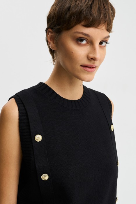 вязаный жилет с декором из россии вид сбоку