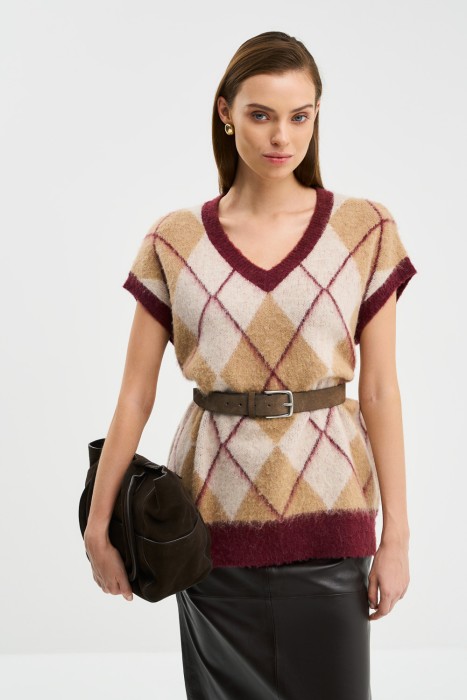 вязаный жилет из россии вид сбоку