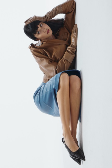 юбка из гладкой натуральной кожи из россии вид сбоку