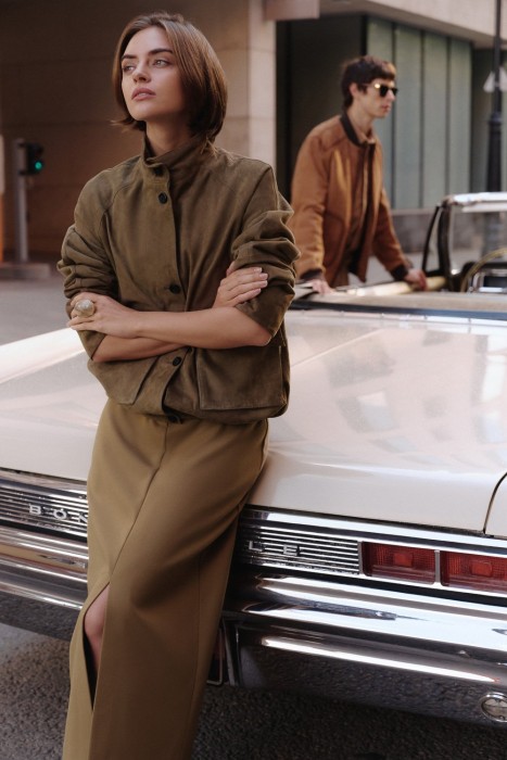 юбка с разрезом от бренда снежная королева вид слева