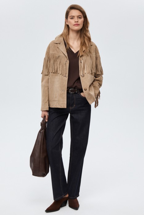 замшевая куртка с бахромой от бренда снежная королева вид слева