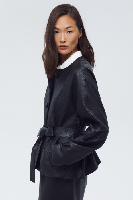 жакет из натуральной кожи с поясом 819393003 фотография