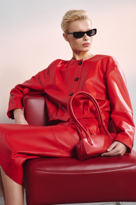 жакет из натуральной кожи от бренда снежная королева вид слева