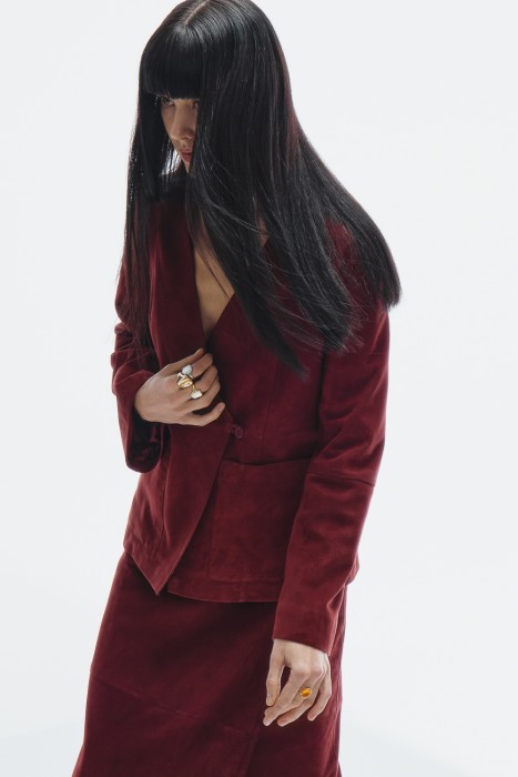 жакет из натуральной замши по цене 37990 руб вид справа