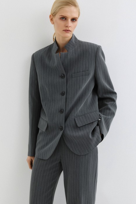 жакет по цене 4070 руб вид справа