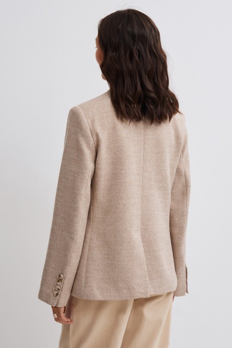 жакет по цене 2800 руб вид справа