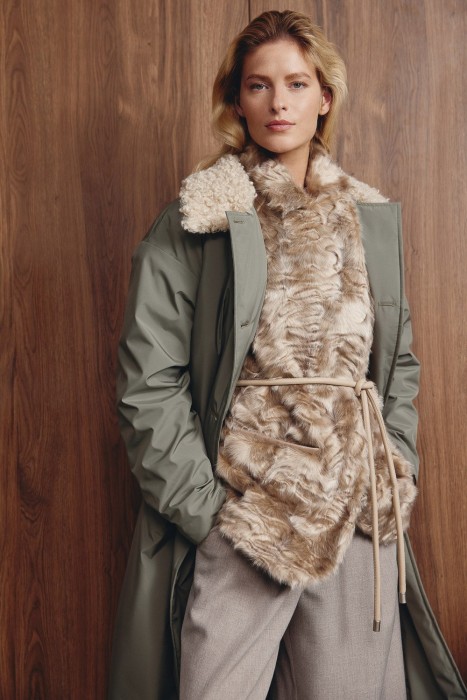 жилет из искусственного меха с поясом 795104003 фотография