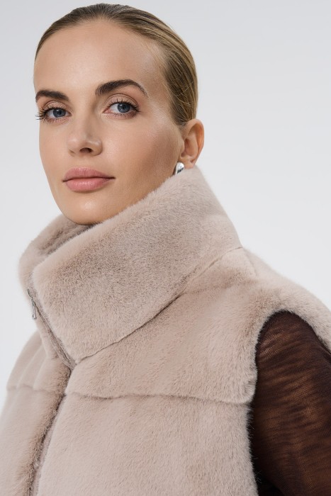 жилет из искусственного меха из россии вид сбоку