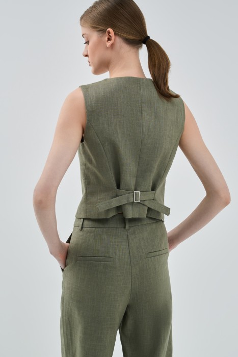 жилет изо льна по цене 2030 руб вид справа