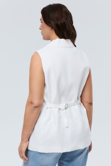 жилет изо льна по цене 5030 руб вид справа