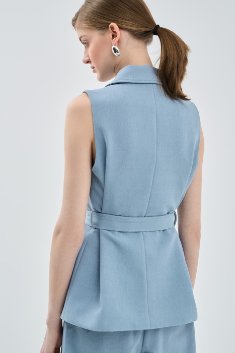 жилет с поясом по цене 2410 руб вид справа