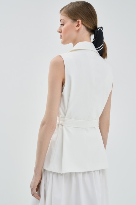 жилет с поясом по цене 2760 руб вид справа