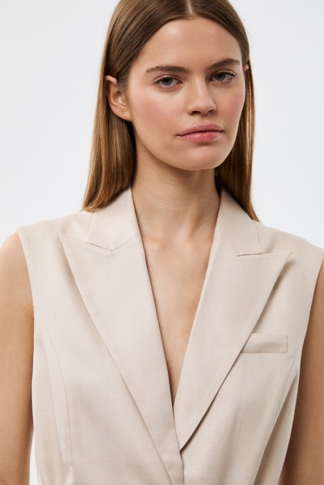 жилет с поясом из россии вид сбоку