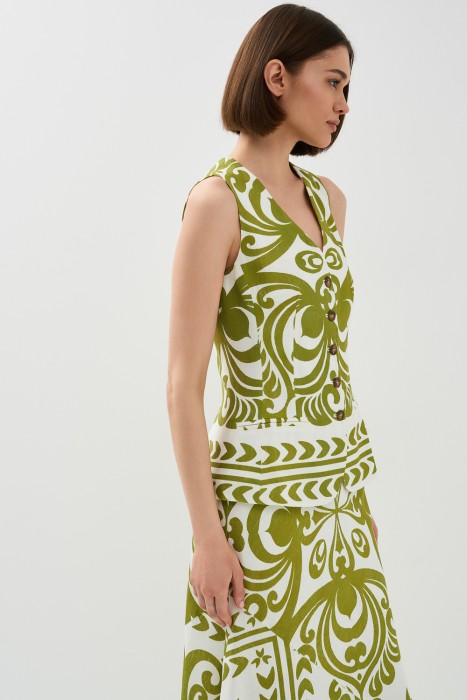 жилет с принтом из россии вид сбоку