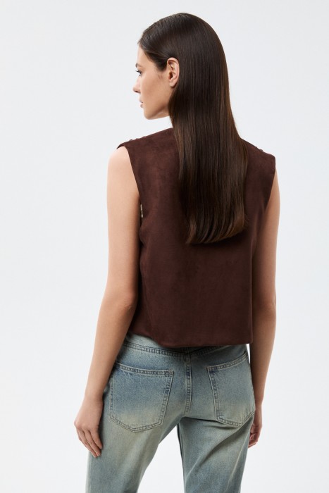 жилет с вышивкой из россии вид сбоку