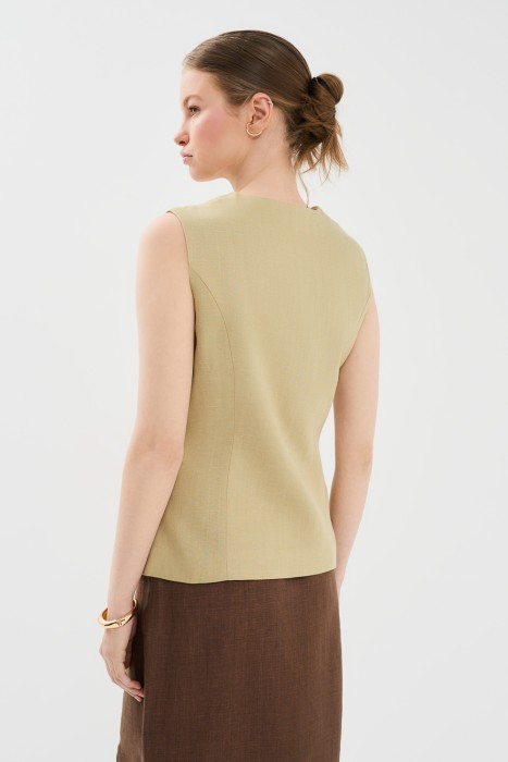 жилет по цене 2270 руб вид справа