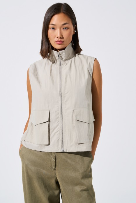 жилет от бренда снежная королева вид слева