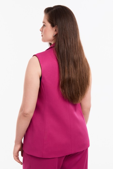 жилет по цене 2920 руб вид справа