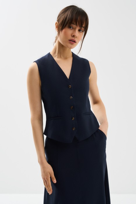 жилет от бренда снежная королева вид слева