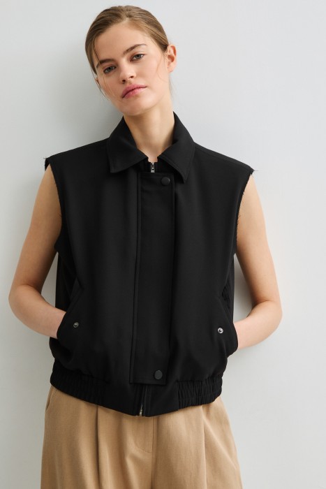 жилет от бренда снежная королева вид слева