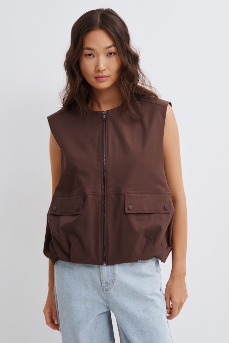 жилет от бренда снежная королева вид слева