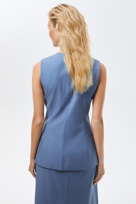 жилет по цене 3000 руб вид справа