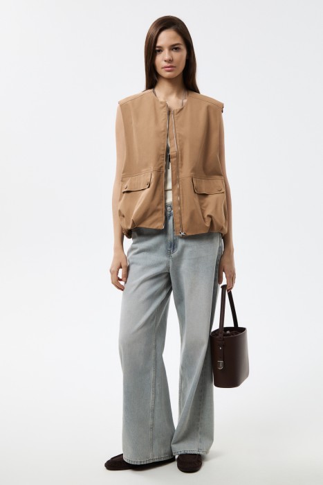 жилет от бренда снежная королева вид слева