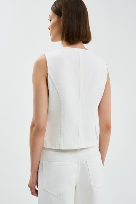 жилет по цене 1760 руб вид справа