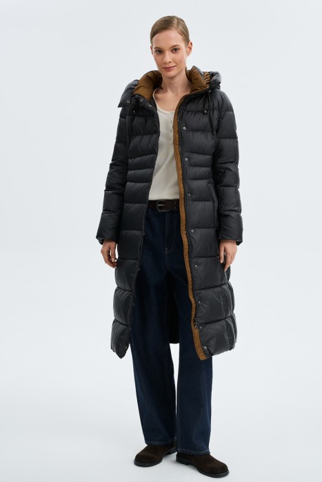 зимнее пальто с капюшоном от бренда снежная королева вид слева