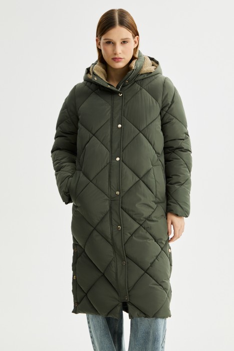 зимнее пальто с капюшоном от бренда снежная королева вид слева