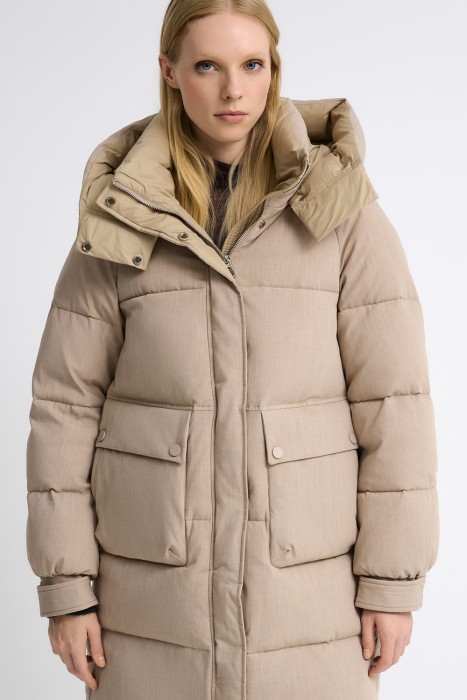 зимнее пальто с капюшоном от бренда снежная королева вид слева