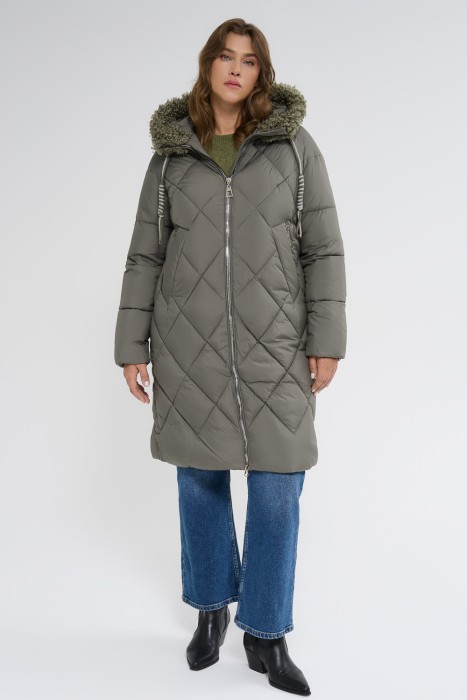 зимнее пальто с капюшоном от бренда снежная королева вид слева